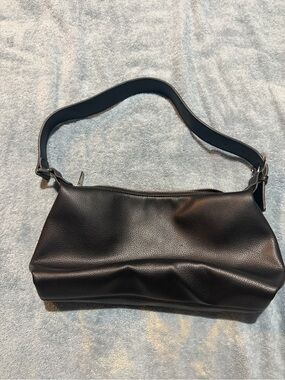 Classic Black Leather Shoulder Bag - Timeless Everyday Style